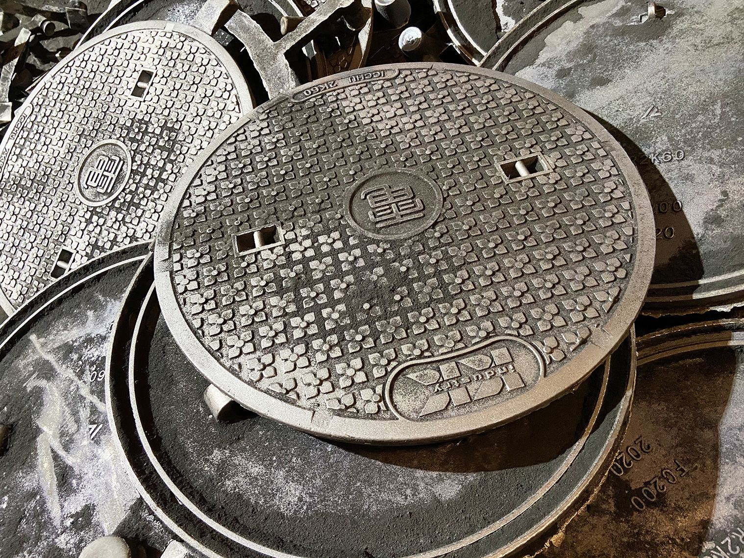 Production of manhole cover casting